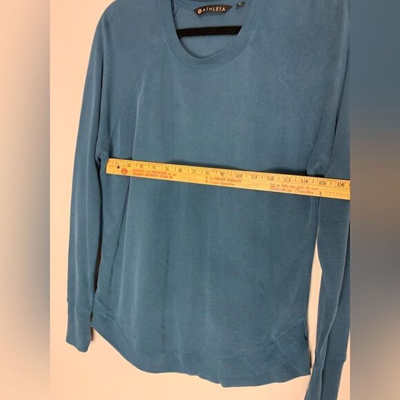 Athleta loose fitting Sweater - Picture 8 of 11